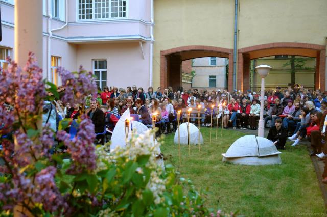 Starptautiskās akcijas "Muzeju nakts" pasākums muzeja pagalmā